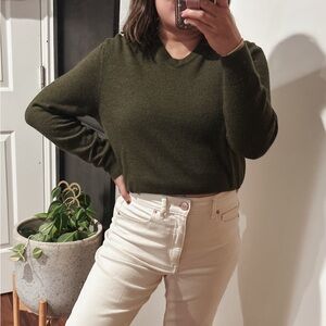 Club Room V neck Merino Wool Blend Forest Green Sweater. Unisex M
